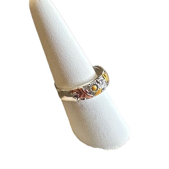 Brand New!!  Size 7 ring with floral and dragonfly details - Picture 2 of 5